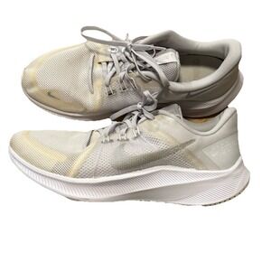 Nike Quest 4 White/Gray/Photon Dust Size 10 DA1106-100 Womens Running Shoes‎ EUC
